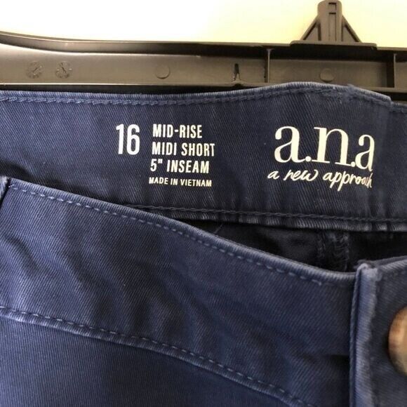 a.n.a Women's 5in Inseam Chino Short Navy Size 16