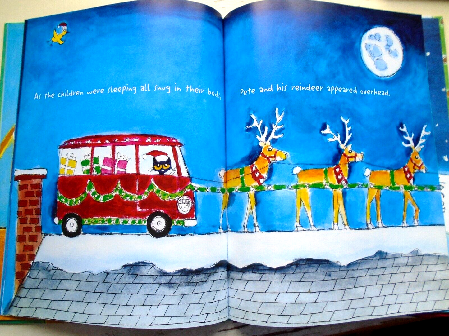 Pete the Cat Saves Christmas: Includes Sticker Sheet! - Holiday Book for Kids