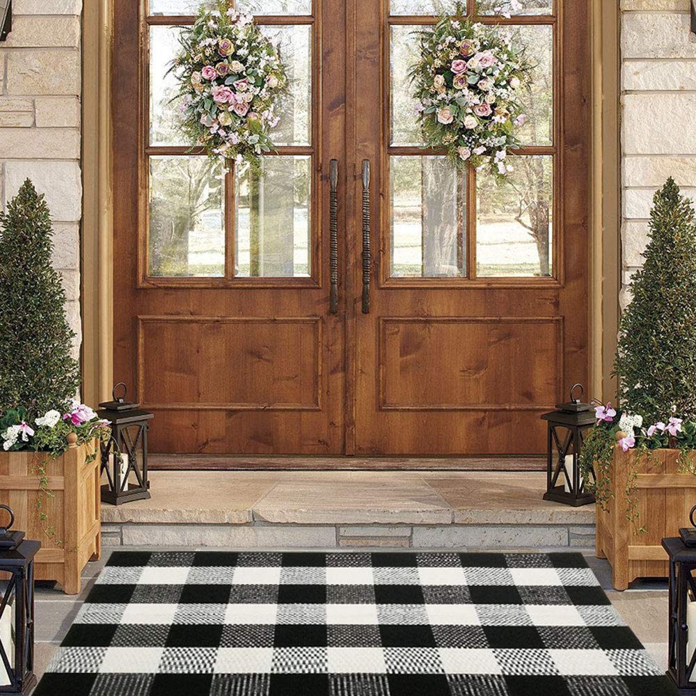 Buffalo Plaid Outdoor Rug, 27.5''x43'' Black & White Check Indoor/Outdoor Rugs