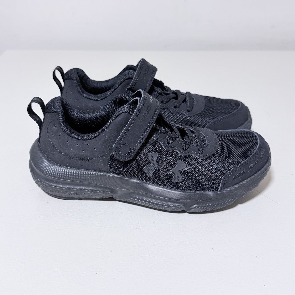 Under Armour Boys Assert 10 AC Running Shoes, Size 2Y, Black - view 4 of 9