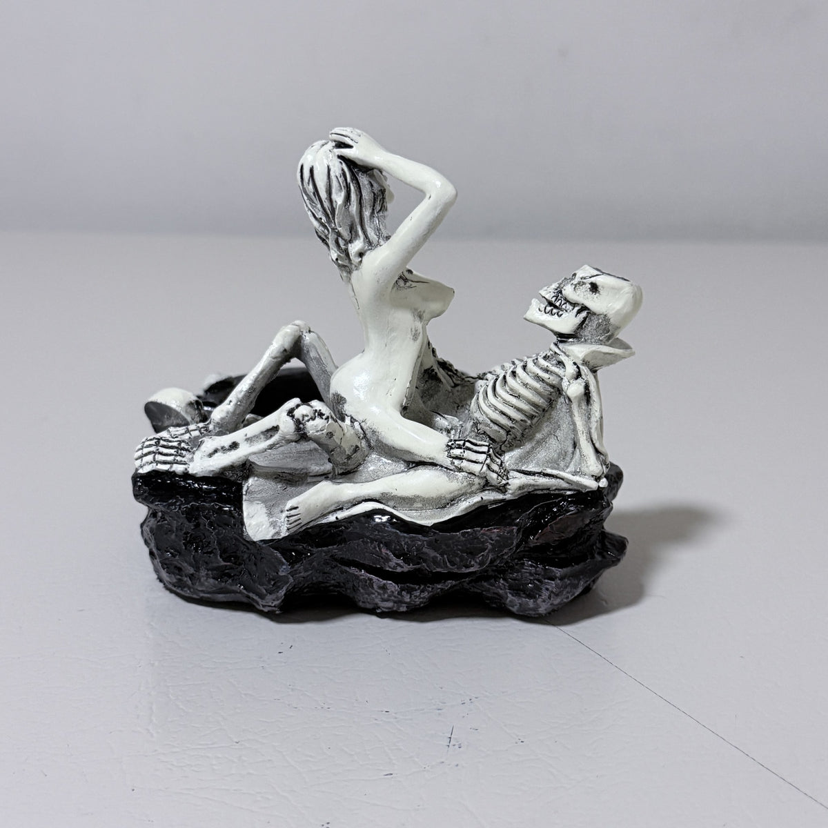 Skeleton Couple Resin Figurine Dish, Gothic Skull Halloween Decor - view 3 of 13