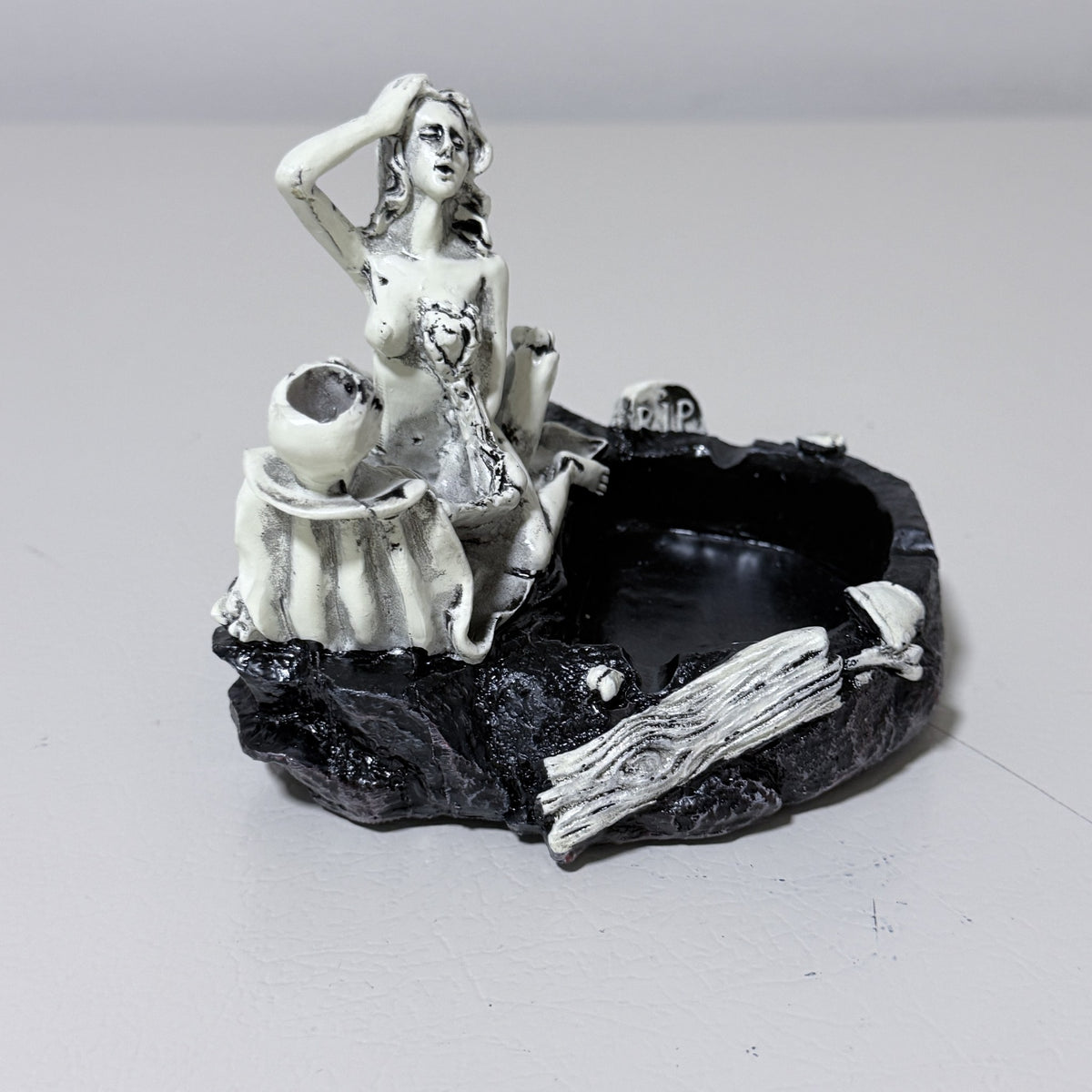 Skeleton Couple Resin Figurine Dish, Gothic Skull Halloween Decor - view 5 of 13