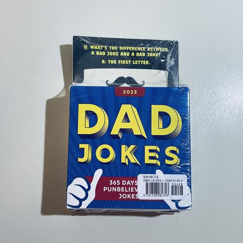 Dad Jokes 2023 Boxed Calendar and Book Gift Set: 950+ Punderful Jokes