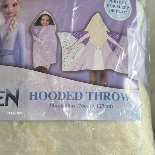 Disney Frozen Hooded Throw Bedding 30" x 50" (76cm x 127cm)