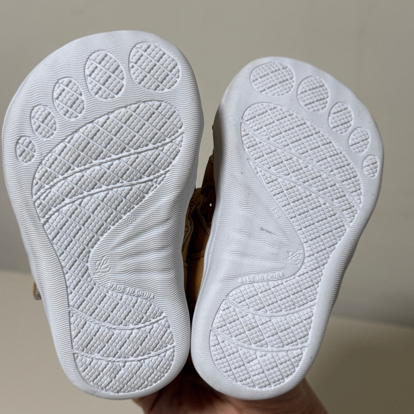 Baby/Toddler Water Sandals – Tan/Brown Mesh – Velcro Closure – Size 138 (No Brand)