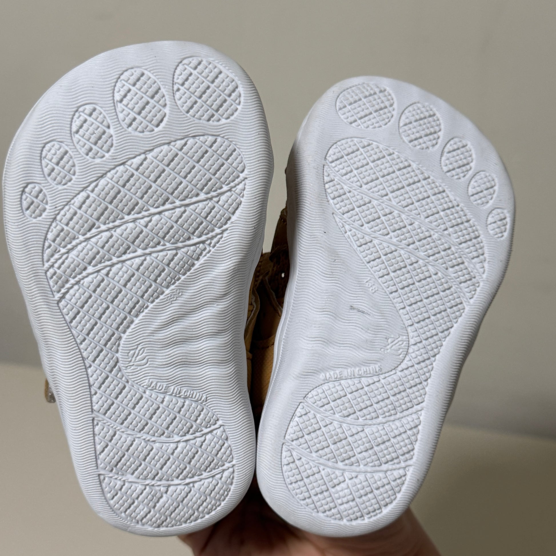 Baby/Toddler Water Sandals – Tan/Brown Mesh – Velcro Closure – Size 138 (No Brand)