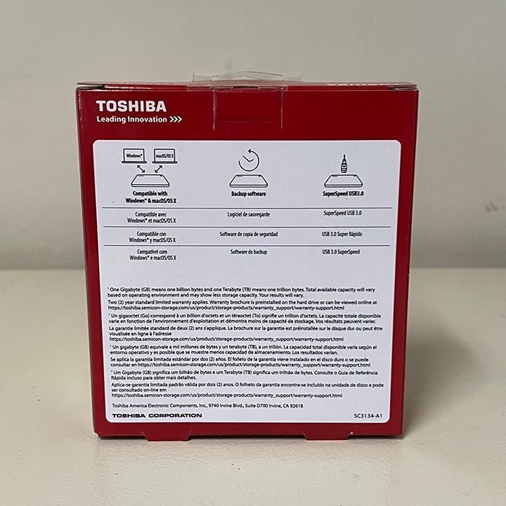 Toshiba Canvio Connect II 3TB box back panel: Windows and Mac compatibility, backup software, SuperSpeed USB 3.0
