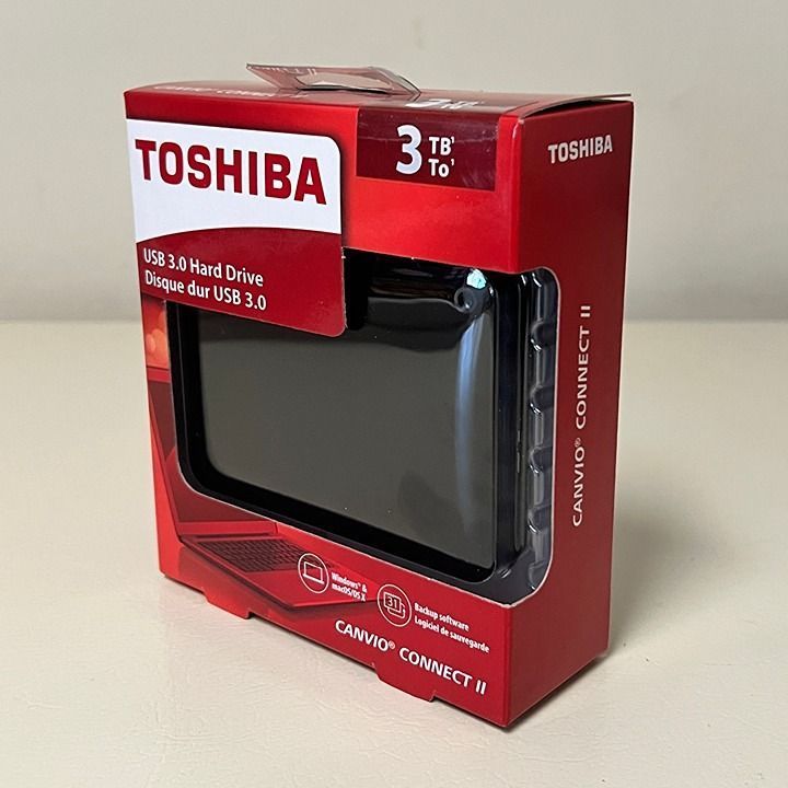 Toshiba Canvio Connect II 3TB retail box, angled view